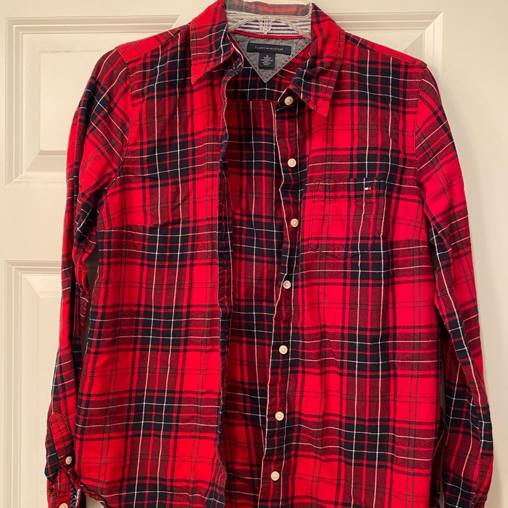 Women’s plaid button up